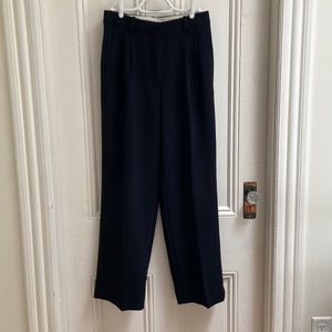 Aritzia Wilfred Effortless Pants. Black. Size 8.